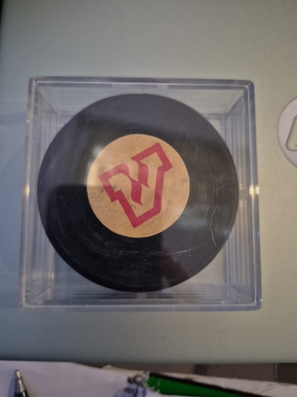Atlanta Flames Art Ross Converse Puck Vintage Game NHL Free Shipping Rare Game