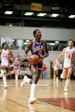 Walter Davis of the Phoenix Suns 1980s Basketball Photo 4