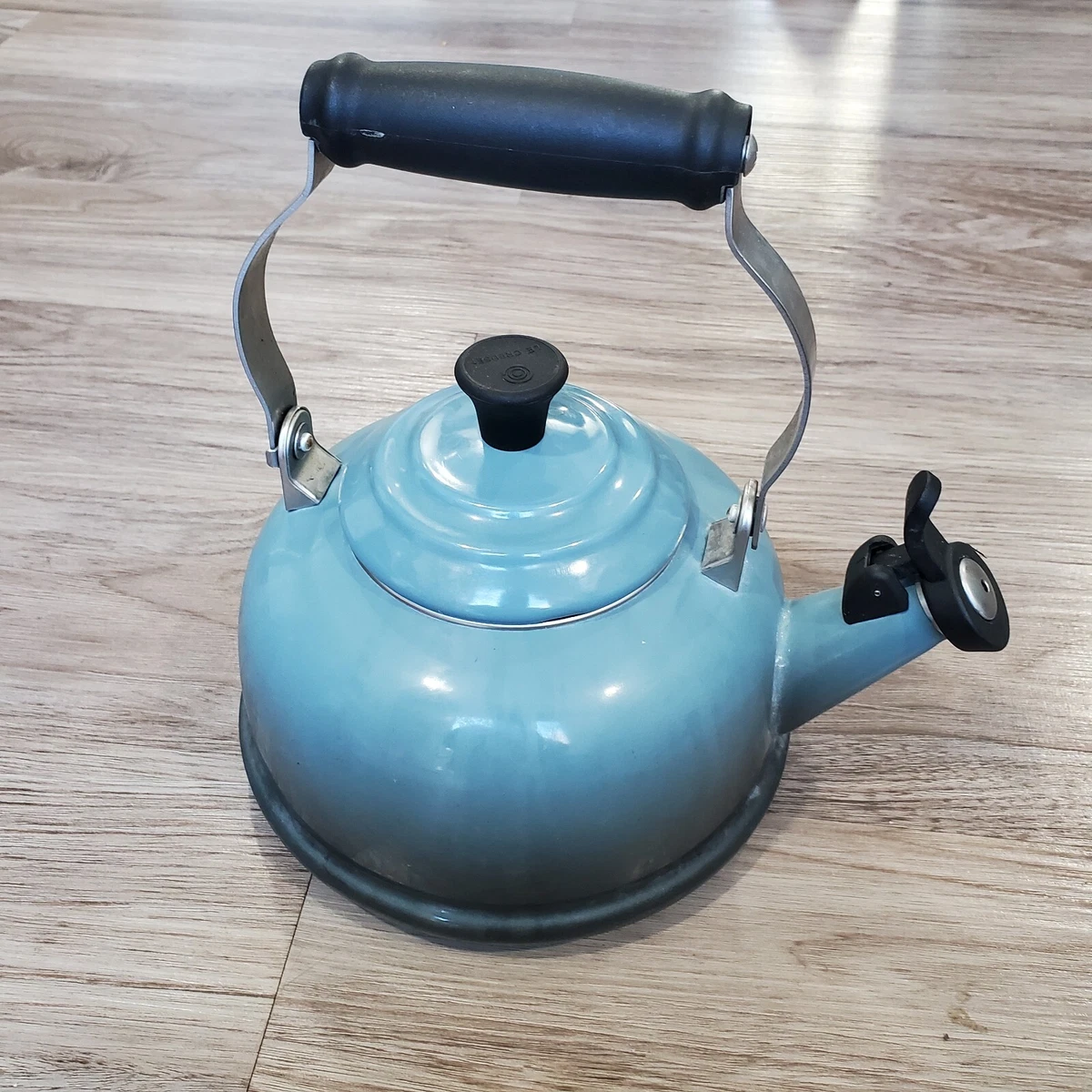 Le Creuset 1.6L 1.7Qt Classic Whistling Tea Kettle Blue Cerise Enamel On Steel