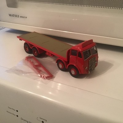 Heavy Haulage Corgi Classic / Code 3 Plain Red E.R.F. V 8 Rad Pritsche 1:50