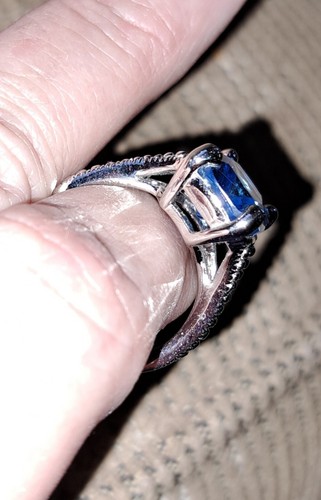 Beautiful Silver Tone with Ocean Blue Crystal Womens Fashion Ring, Size 7.5 - Picture 3 of 6