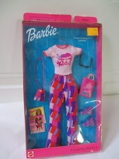 MATTEL NEW BARBIE FASHION AVE METRO FUNKY IN PHILLY FASHION 2001 ASST 25701