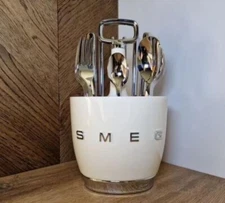 Smeg 6×4 cutlery set with cutlery container