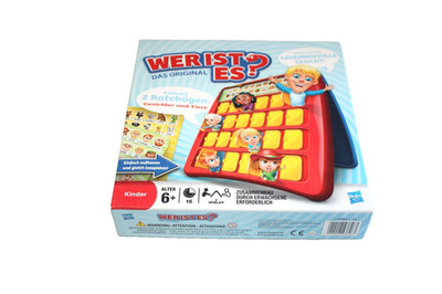 Wer ist es? Das Original 2011 von Hasbro mit 2 Ratebögen