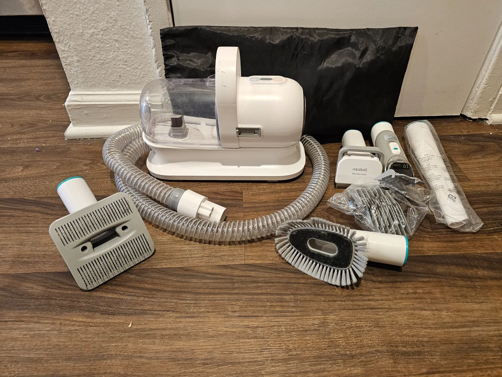 Neabot P1 Pro Pet Grooming Kit & Vacuum Model HN0070W White