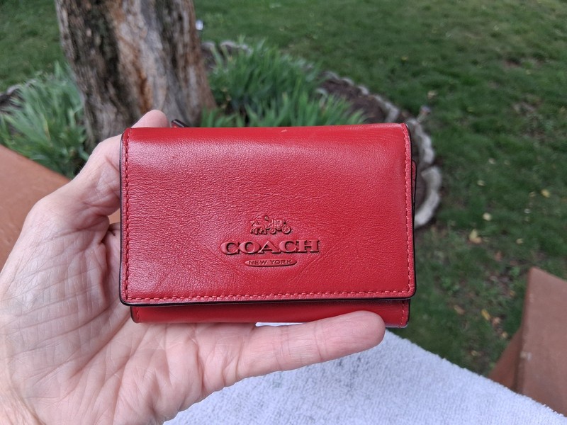 COACH  RED CALF LEATHER MICRO  SNAP BI-FOLD  WALLET  CP260