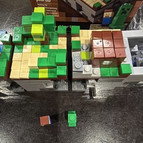 2012 LEGO 21102 Minecraft Micro World w/ Steve & Creeper Incomplete 