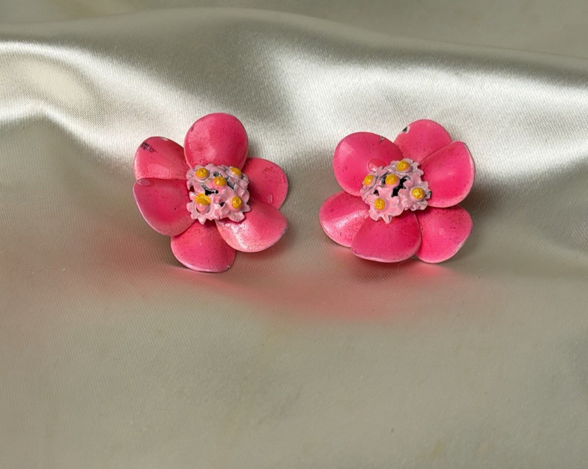 Vintage Pink Flower Clip-On Earrings – Retro Floral Statement