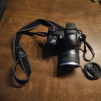 Fujifilm FinePix S Series S5600 5.1MP Digitalkamera - Schwarz top - Bild 1 von 4