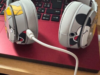 Beats by Dr. Dre Solo3 Wireless Headphones Mickey Mouse 90th