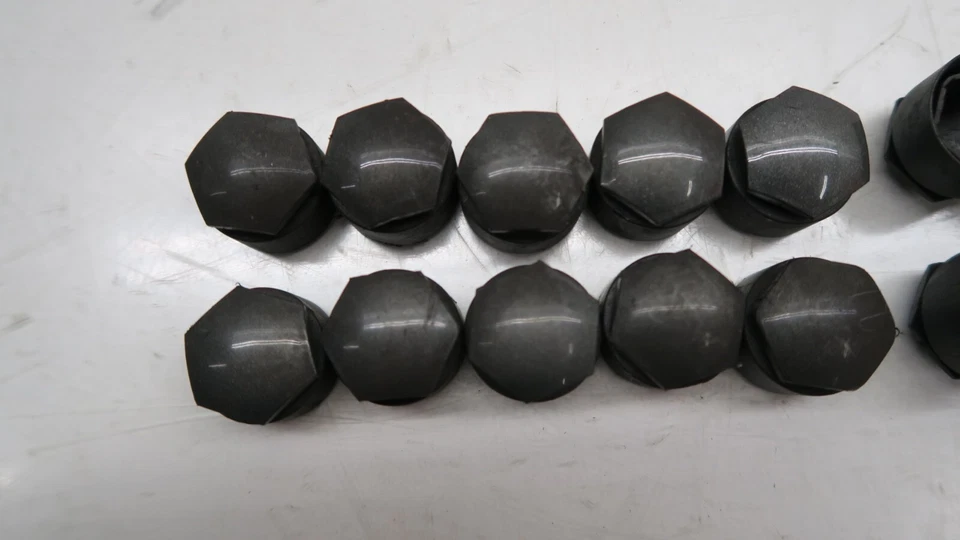 Juego de 20 cubiertas de pernos tacos OEM para Audi S5 Sportback 2018-2023 4M0601173 Foto 3 de 4