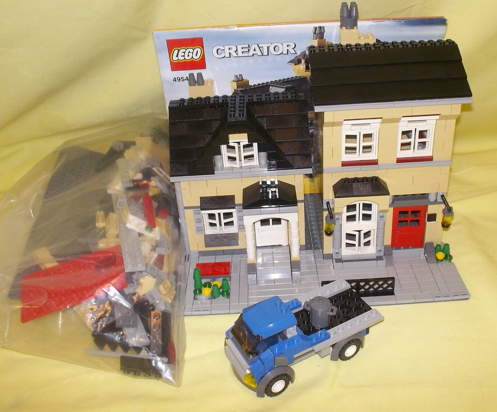 LEGO CREATOR MODEL TOWN HOUSE 4954