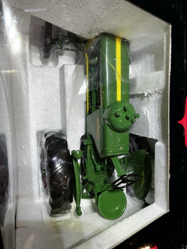 1/16 Oliver Highly Detailed 77 Row Crop LP-Gas Tractor With Wide Front - Picture 11 of 11