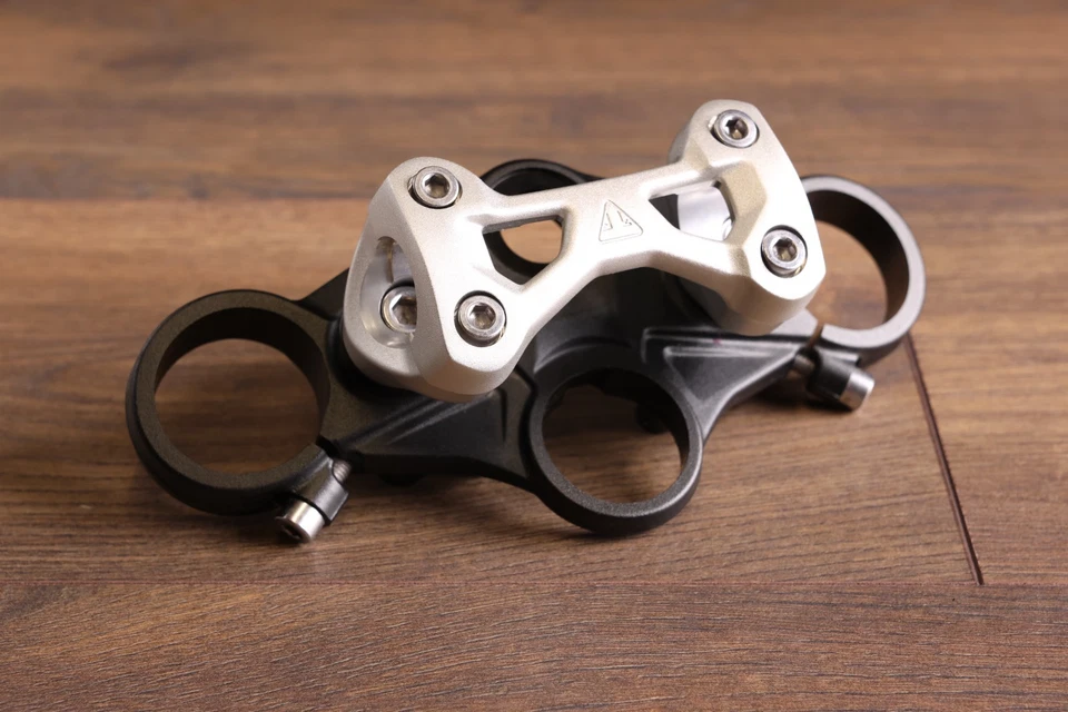 Triumph Street Triple 765 Gabelbrücke upper yoke handlebar clamp 2023 2024 2025 - Bild 1 von 4