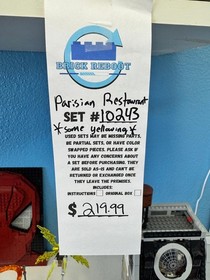 10243 Creator Parisian Restaurant Modular *Some Yellowing* - Used