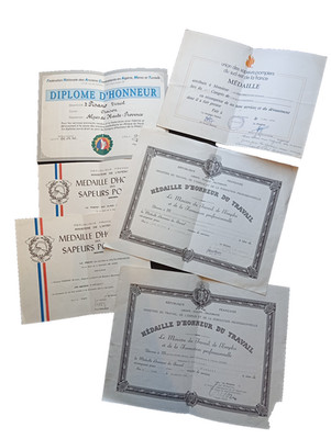 05.09.25 (REF28080) Konvolut im Zustand diverse Diplome gleicher Empfänger MEDAL