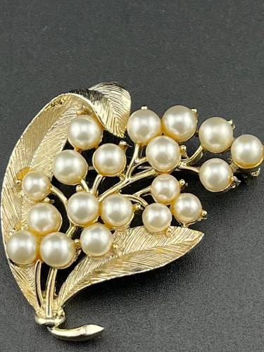 Vintage 1960's Lisner Pearl Spray Botanical Leaves Brooch Pin Mid Century