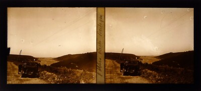 Vue Stéréoscopique Ancienne Sur Verre - Bretagne, Scène Animée De Voiture (1934) - Format 6x13 Cm, Tirage Original Sépia