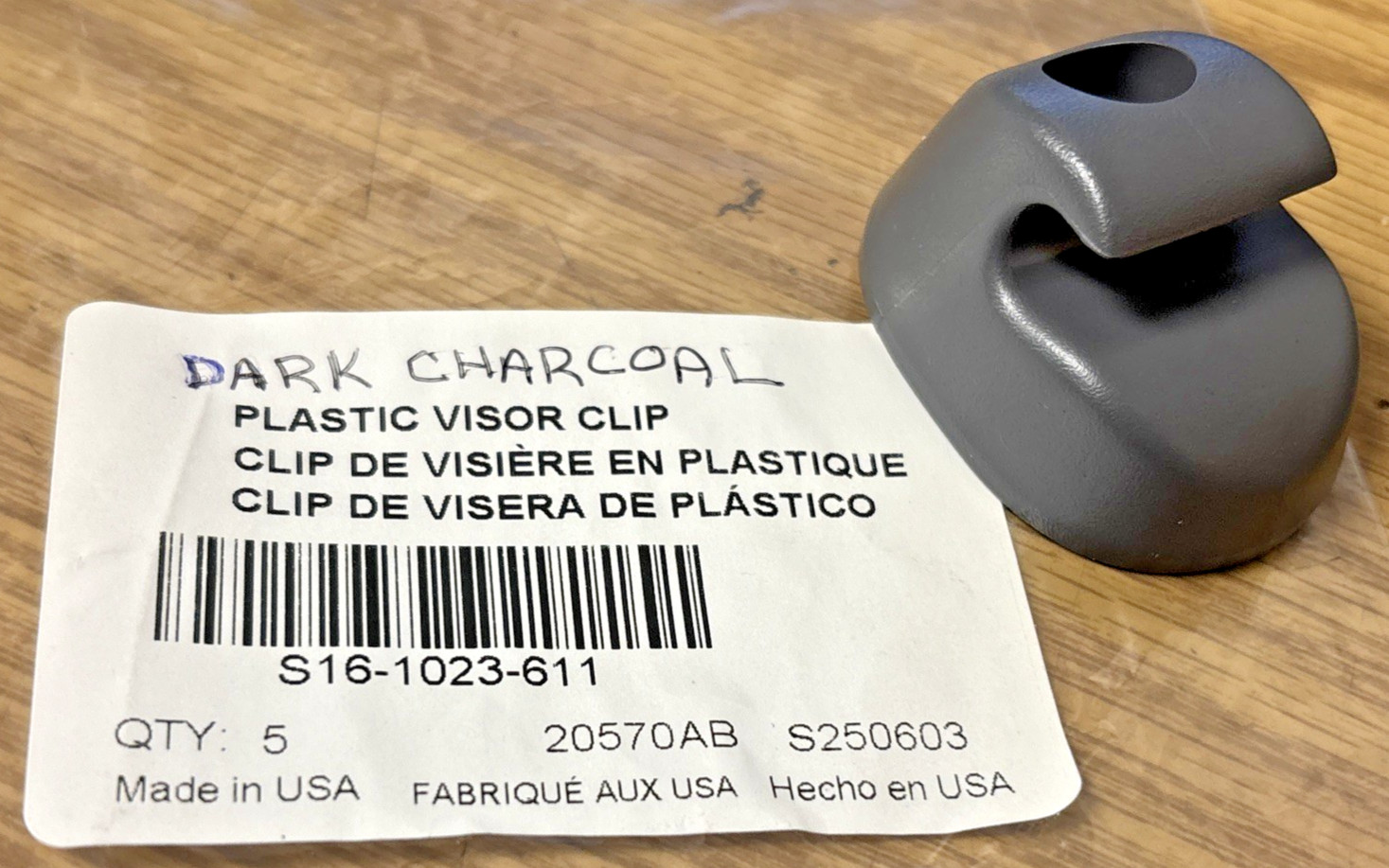 ~NEW GENUINE PACCAR OEM KENWORTH PETERBILT DARK CHARCOAL VISOR CLIP S16-1023-611