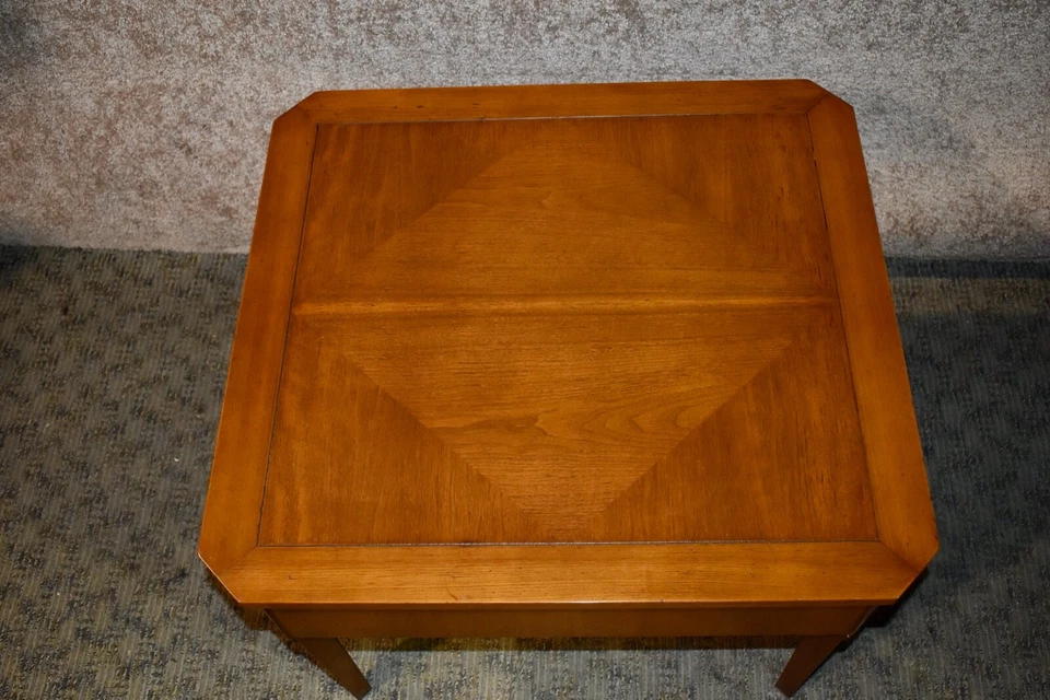 Mesa de acento cuadrada vintage Baker de mediados de siglo con tapa y cajón con incrustaciones de diamantes Foto 2 de 4