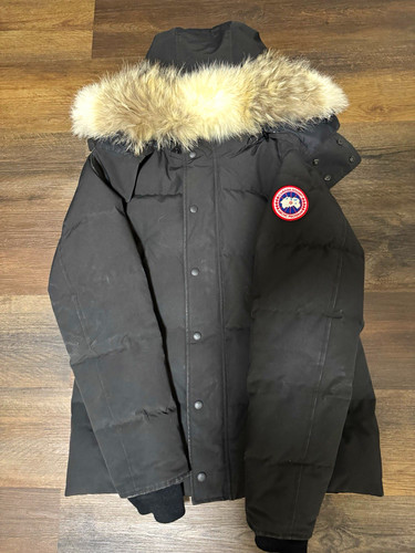 RARE FIND - Canada Goose Wyndham Parka Fusion Fit Real Fur Men’s large 3808MA
