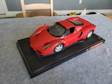 1:18 2002 Hot Wheels RED ENZO FERRARI 56293
