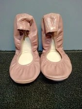 The Storehouse flats Women’s size 6 Taupe Leather slippers