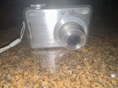 Sony Cyber-shot DSC-S700 7.2MP Silver Compact Camera 3x Zoom w/ Case