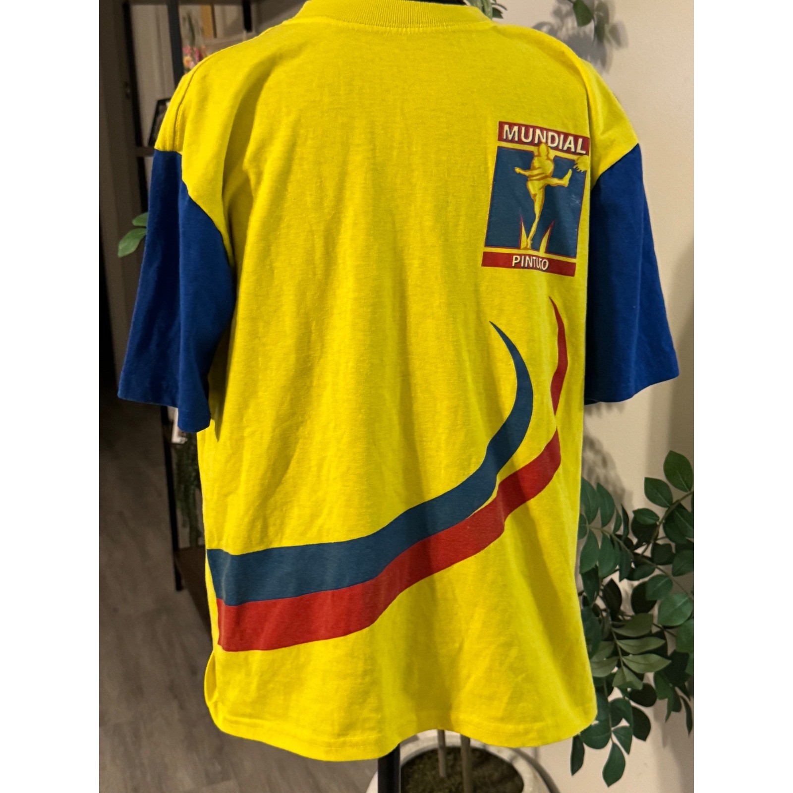 Vintage Artpro Mundial Pintuco Soccer Graphic T-Shirt Yellow Blue Mens Large