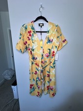 NWT Alexia Admor Floral V-Neck Wrap Dress Yel...