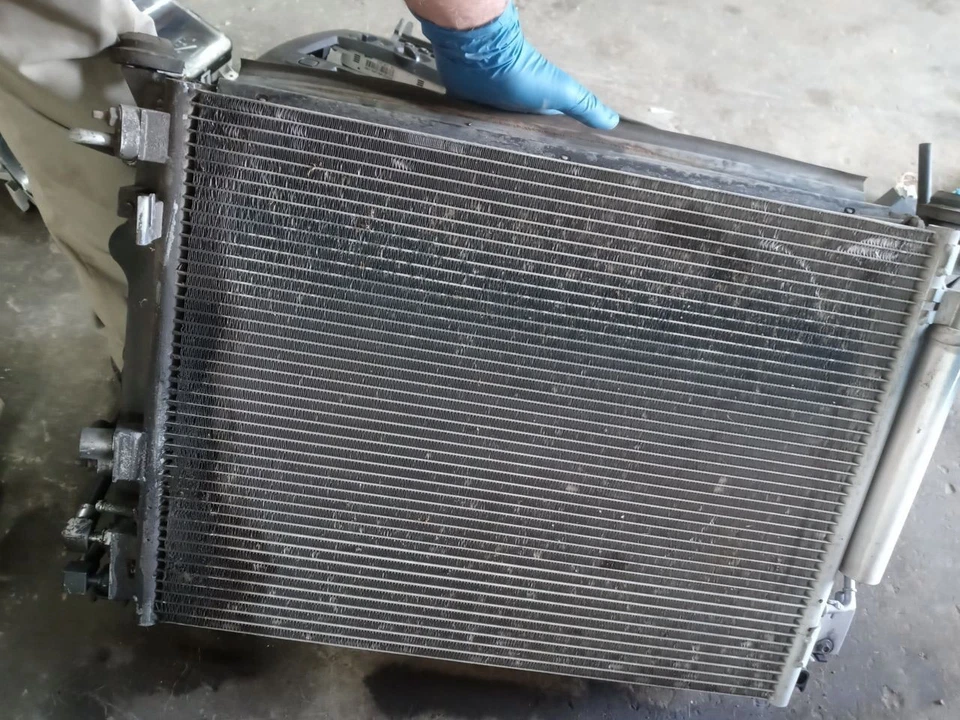 Dodge Challenger 2008-2020 OEM radiador de refrigeración ventilador motor conjunto único probado Foto 2 de 3