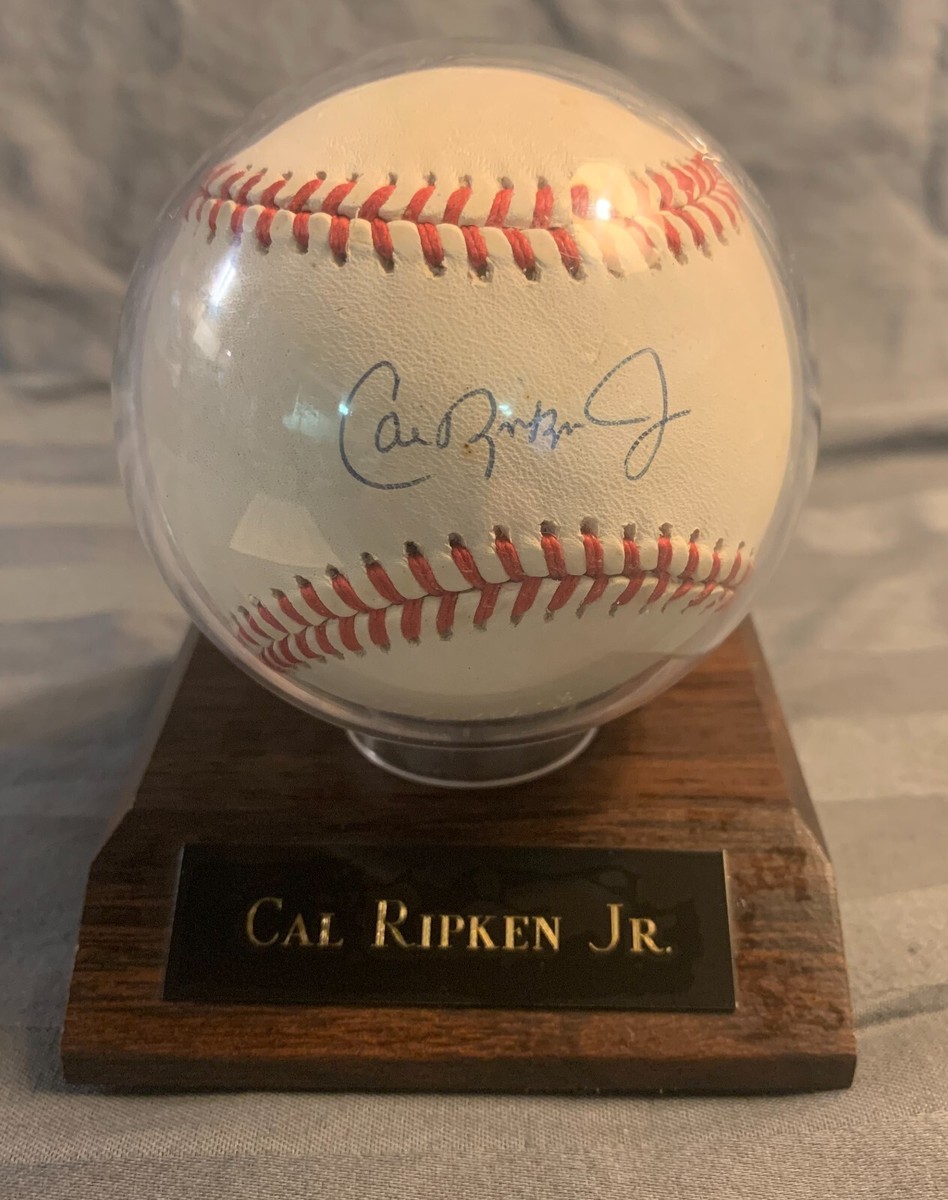 Cal Ripken Jr. Autographed Baseball, MLB's Iron man, Baltimore