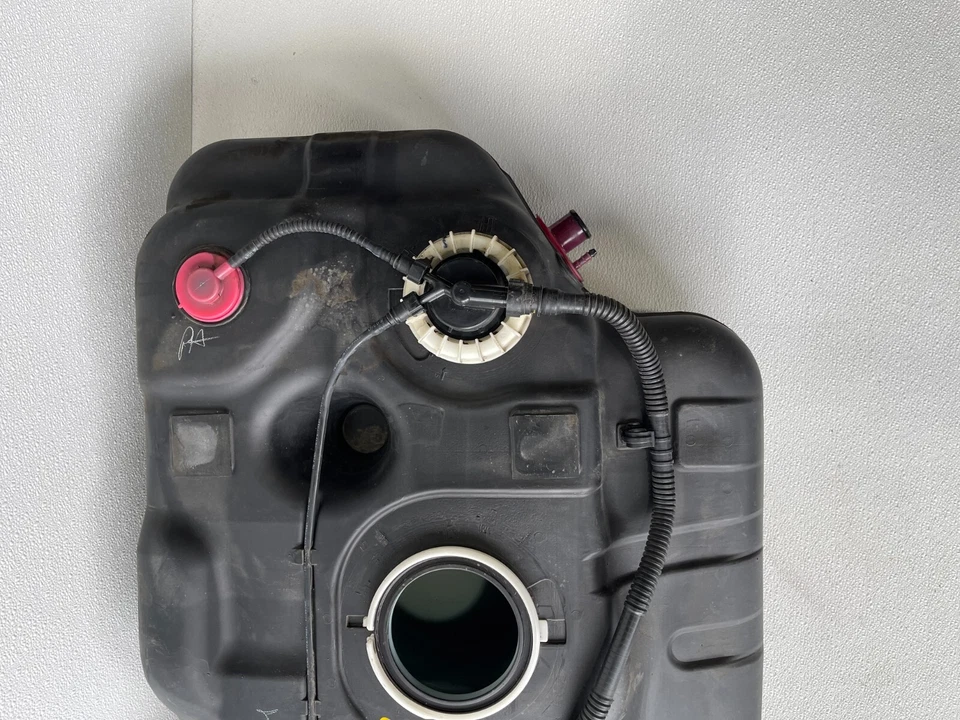 2004 2005 2006 2007 2008 2009 2010 Toyota Sienna 2Wd Fuel Gas Tank 7711108031 - Image 3 of 4