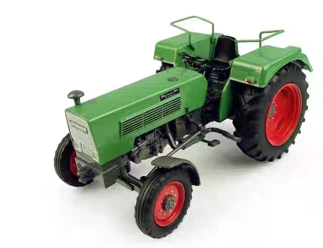 Universal hobbies 1/32 Fendt Farmer 105S Turbomatik 2WD Tractor MODEL UH5276 - Image 3 of 4