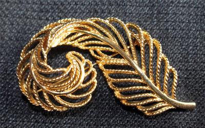 Vintage Signiert LISNER Goldtone Texturierte Feder Brosche Pin