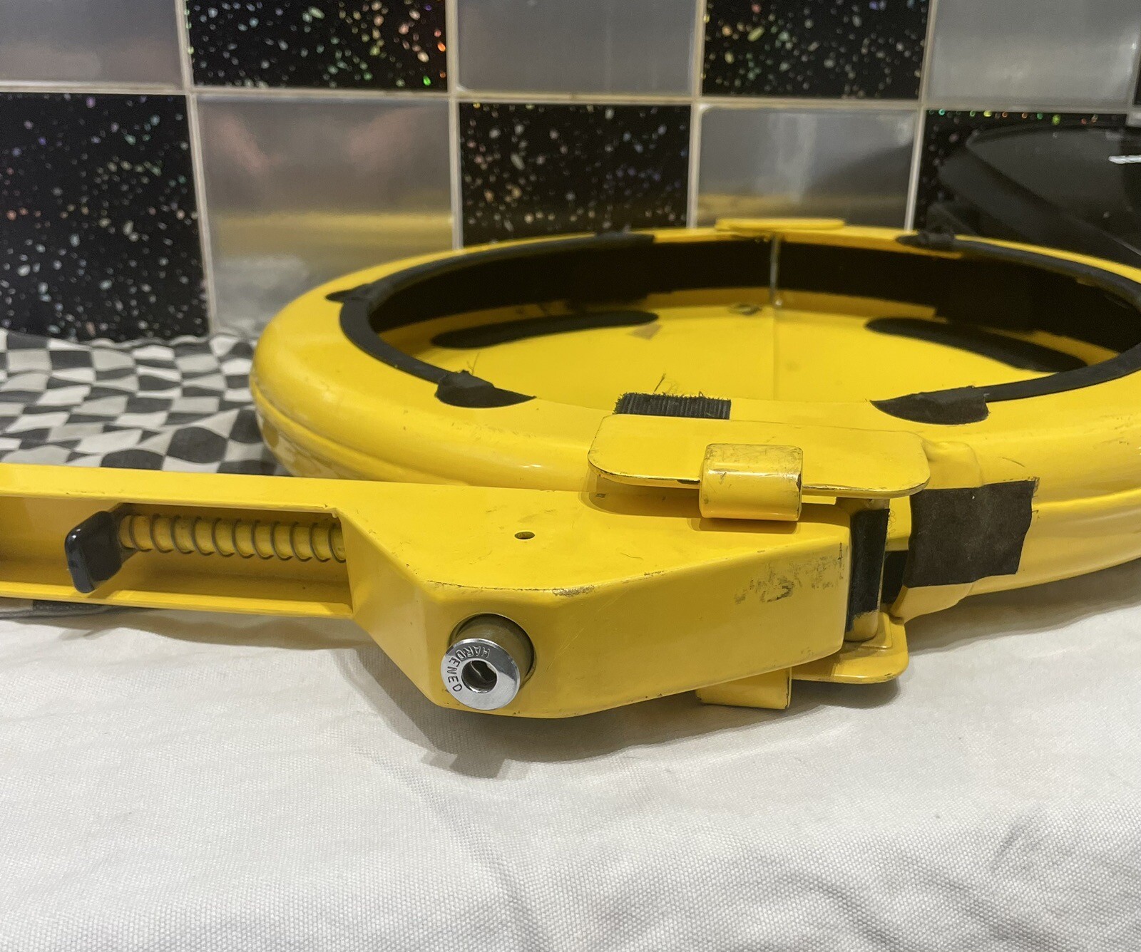 Disklok steering wheel lock size Medium 3 keys 3941.5cm thatcham cat 3