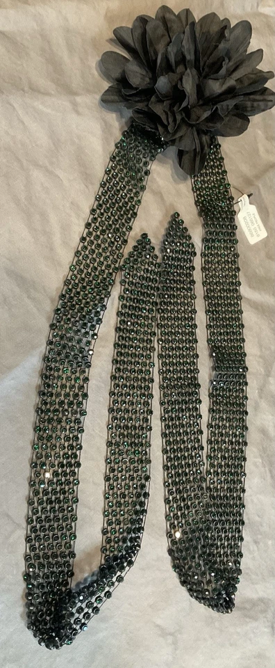 Corbata Free People negra con piedras verdes y flor negra original nueva con etiquetas $48 #1212 Foto 4 de 4