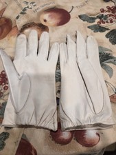 Vintage White Leather Ladies Gloves   1950s/60s