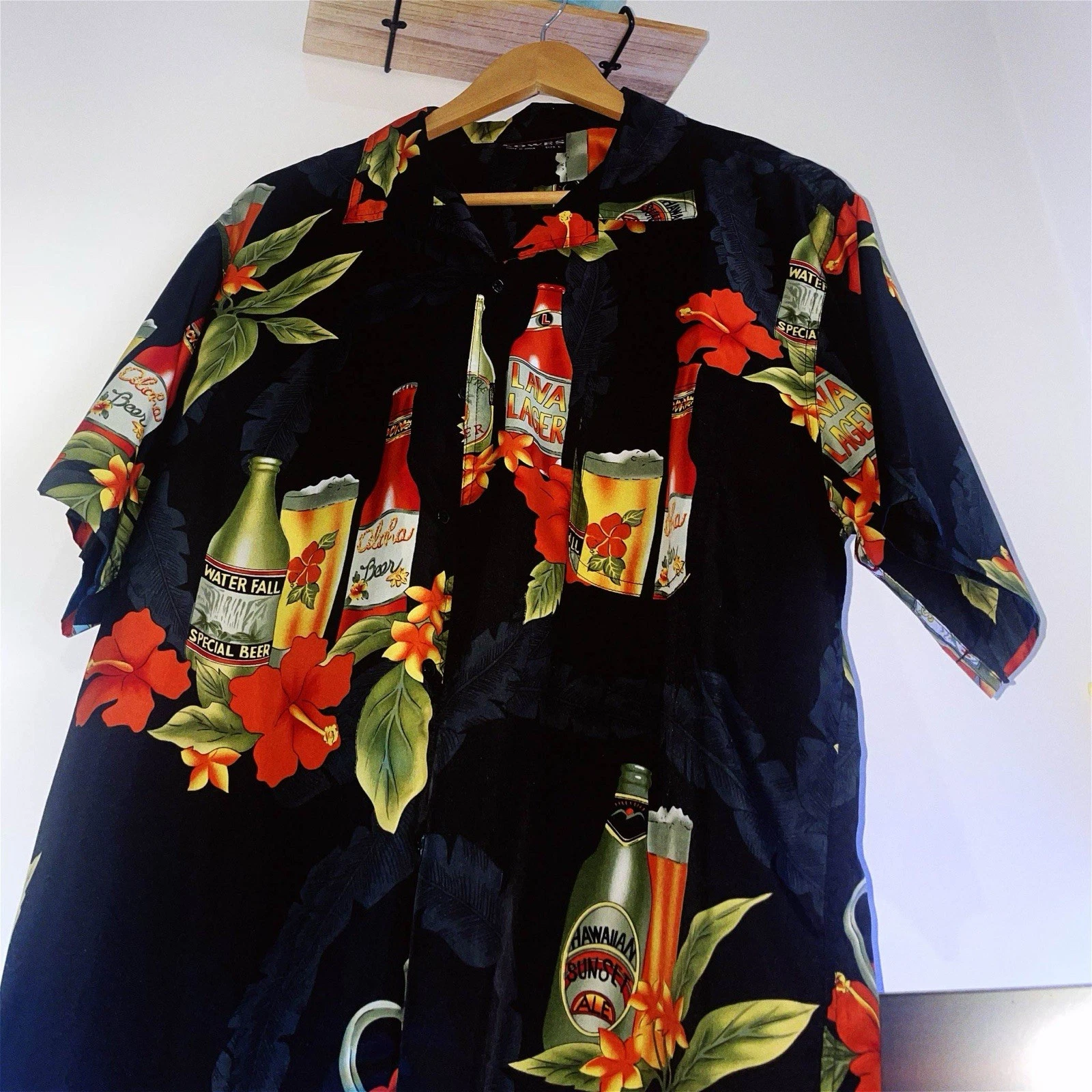 Hawaiian-inspired - Button Up shirt w/ traditional style floral beer pattern!
