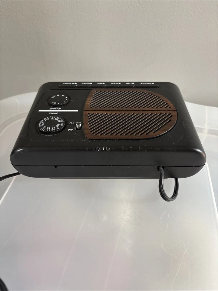 VTG Belwood Model# 4445-1 Electronic Alarm Clock Radio AM FM Manual - Image 4 of 4