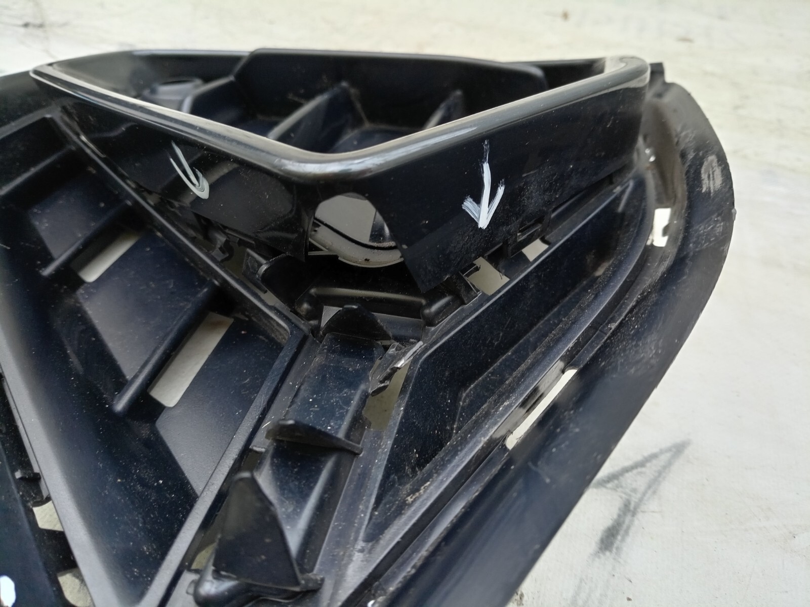 Genuine Audi Q3 S-line 83a Front Bumper Passengers Side LH Trim 
