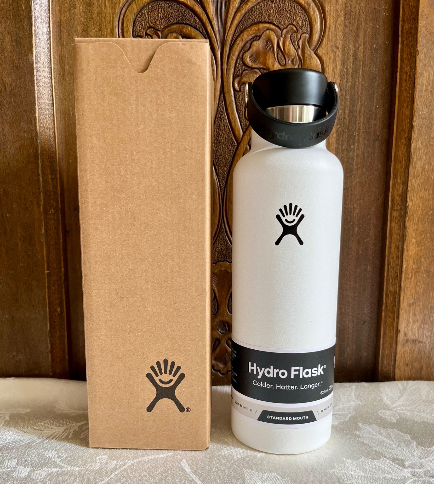 ** HYDRO FLASK ~ S21SX WATER BOTTLE ~ WHITE 21 OZ. ~ FLEX CAP ~ NEW IN BOX! **