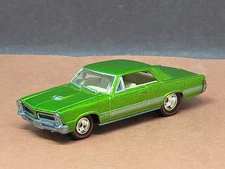 65 PONTIAC GTO TRI-POWER  MUSCLE CAR RUBBER TIRES 1/64 RESTO MOD DIECAST GREEN