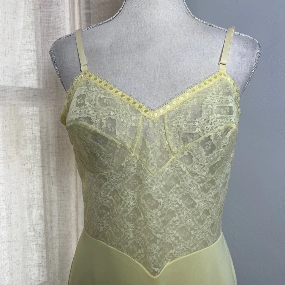 Copas bala de nailon sin cordones Warners vintage de los años 60 amarillas coqueta para mujer talla 34 Foto 4 de 4