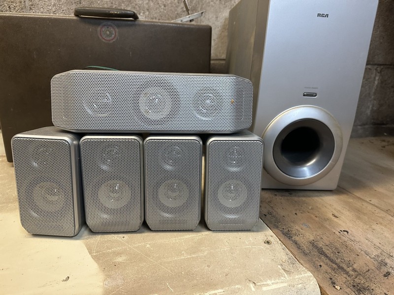 RCA RTD 258  5.1 Home Theater System Dolby Surround Sound Subwoofer Speakers