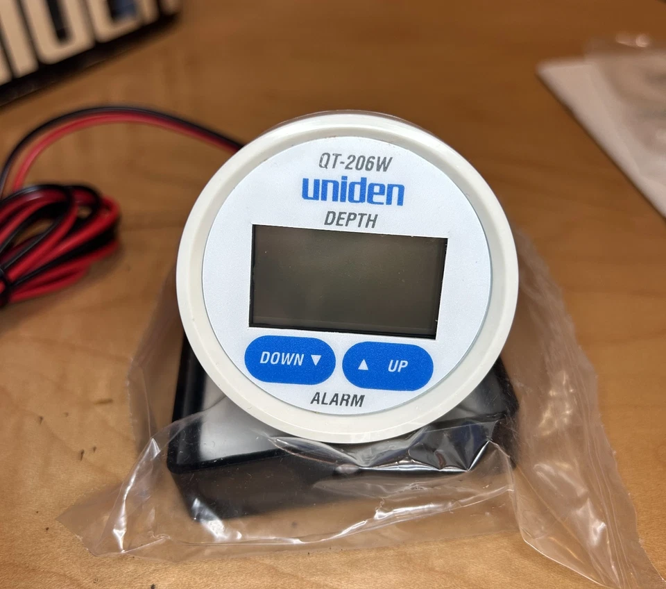 Uniden QT206 Digital Depth Sounder QT206WB Gauge Alarm Transom Mount Transducer - Image 4 of 4
