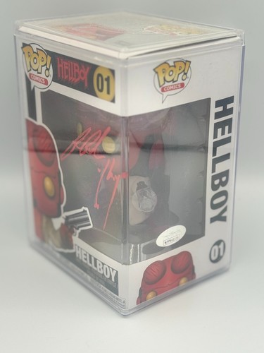 Funko Pop! Hellboy #01 firmato da Ron Perlman con certificato di autenticità e protettore JSA - Foto 2 di 5