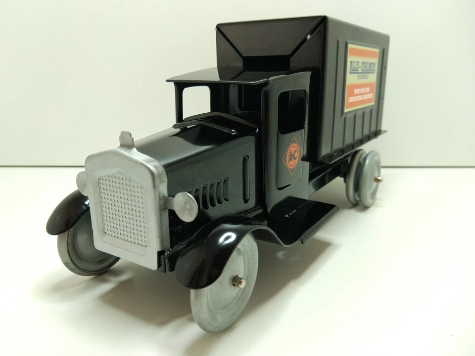 SpecCast Collectibles - Camion de livraison Allis-Chalmers 1/20e en tôle - Photo 3/4