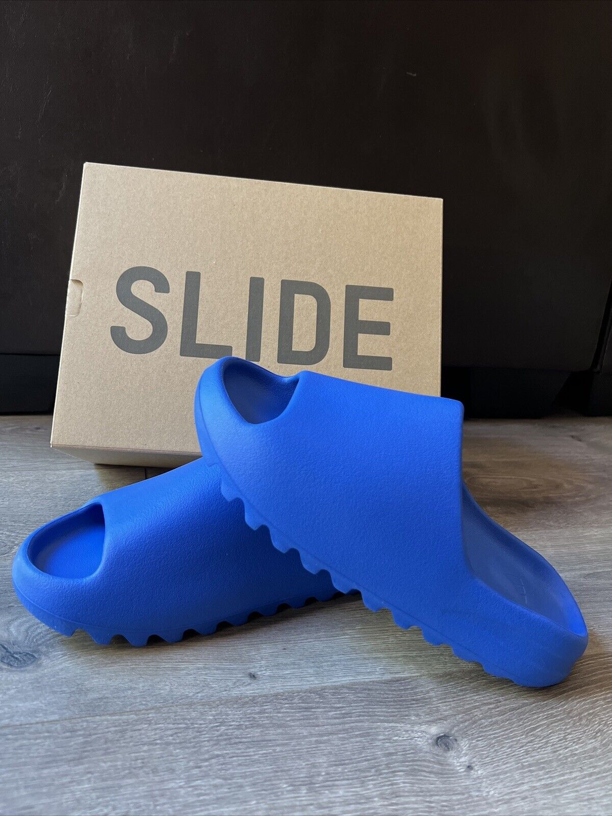 NEW - ADIDAS YEEZY SLIDE (AZURE BLUE) - MEN'S SIZE 9 - (ID4133)