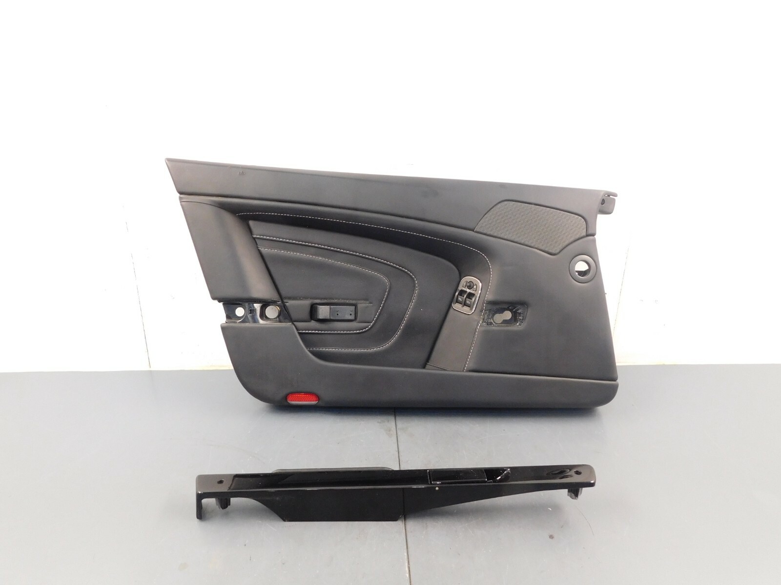 2015 14 - 18 Aston Martin V12 Vantage S Left Driver Door Panel #1954 C4
